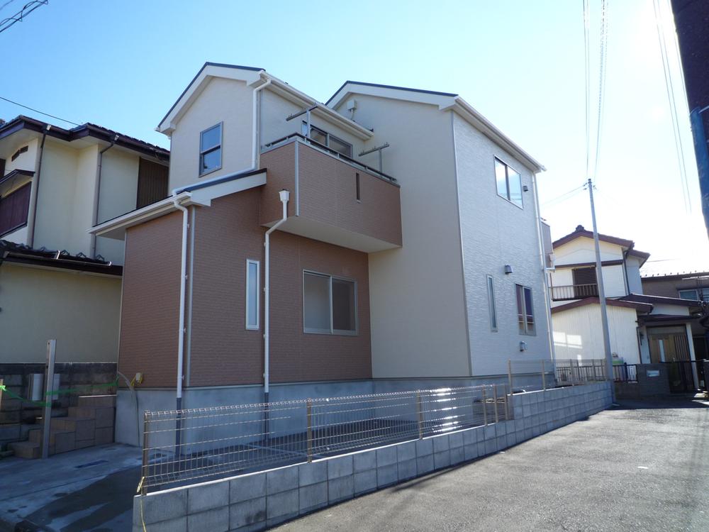 Local photos, including front road. Local (11 May 2013) Shooting