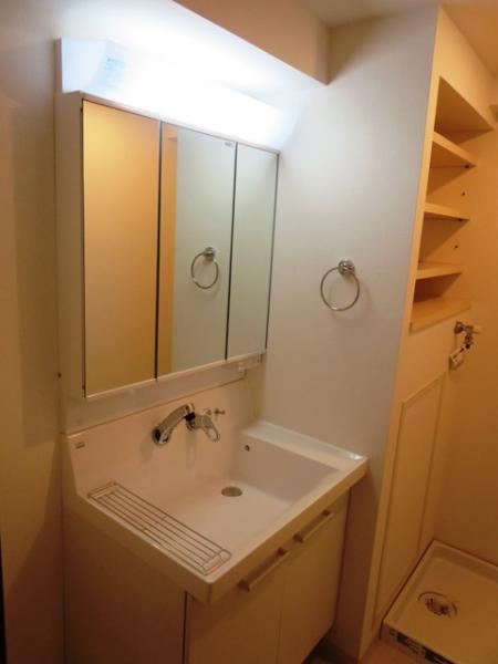 Wash basin, toilet