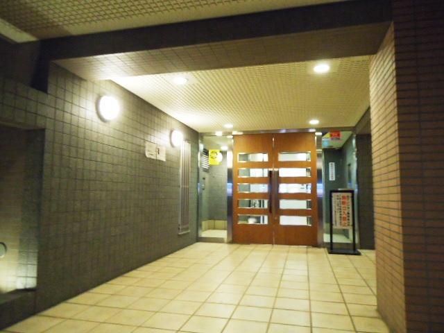 Entrance. Common areas