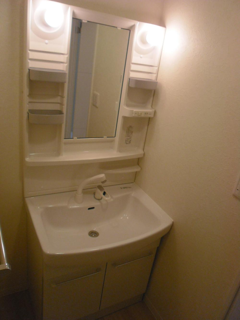 Wash basin, toilet. Indoor (11 May 2013) Shooting
