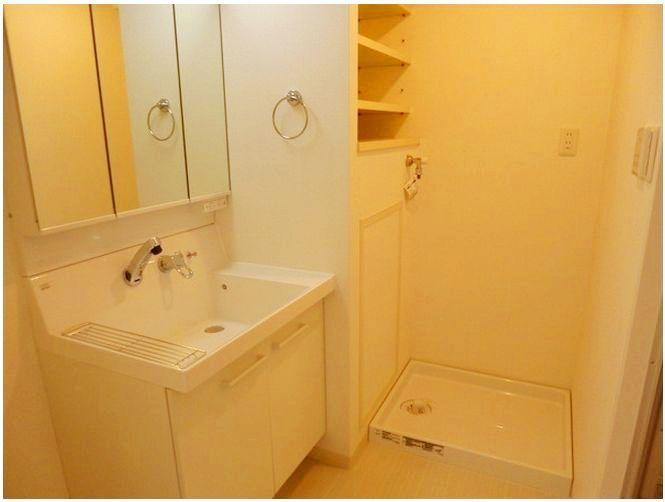 Wash basin, toilet