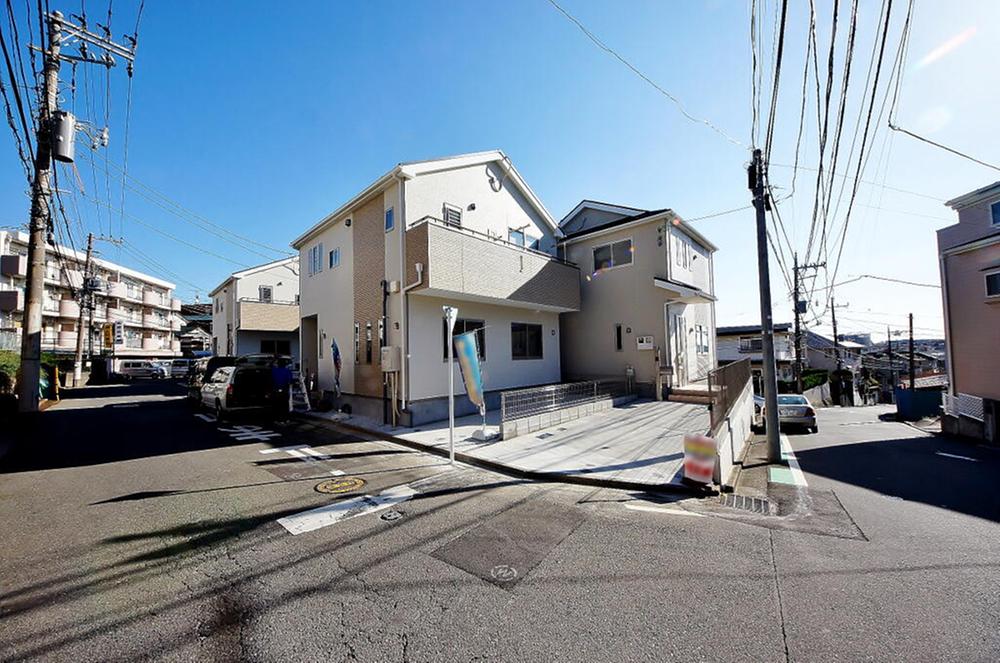 Local appearance photo. Current