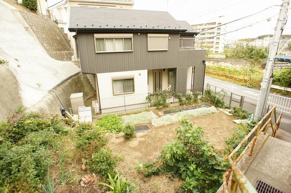 Local land photo. Local (10 May 2013) Shooting, It is a quiet residential area.