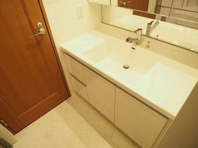 Wash basin, toilet