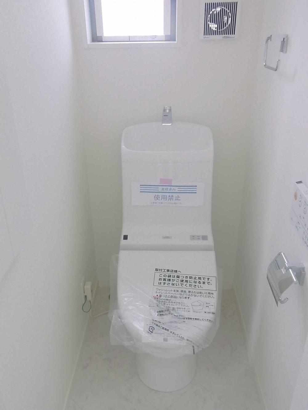 Toilet. Indoor (09 May 2013) Shooting