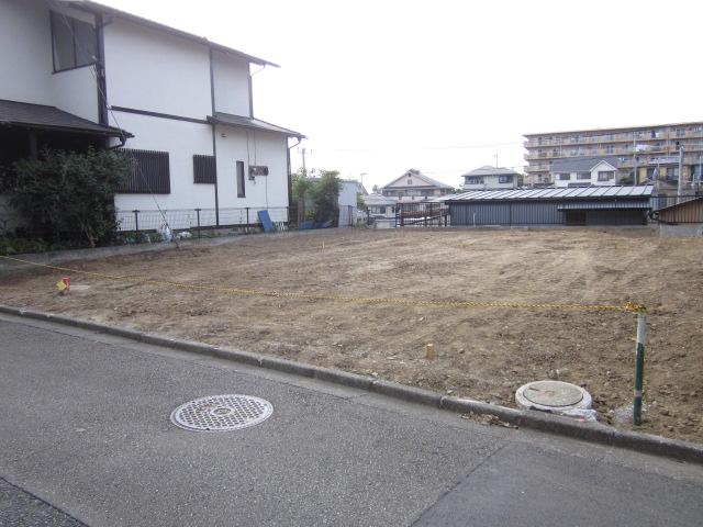 Local photos, including front road. Local (11 May 2013) Shooting