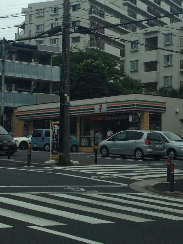 Convenience store. 578m to Seven-Eleven Yokohama Shimokurata the town shop