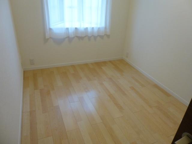Non-living room. 4.2 Pledge Western-style