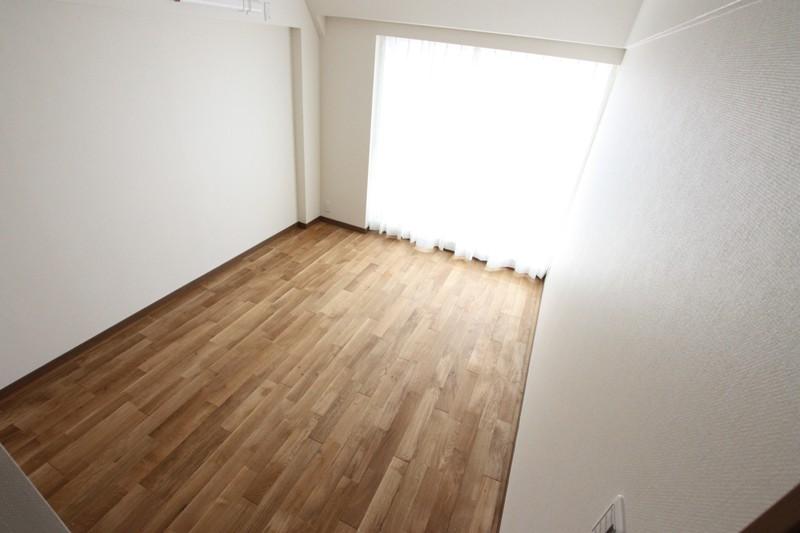 Non-living room. "Totsuka" station 12 mins