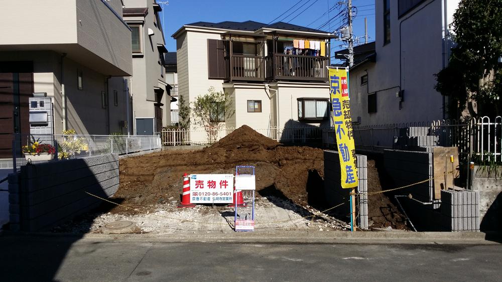 Local appearance photo. Local (12 May 2013) Shooting