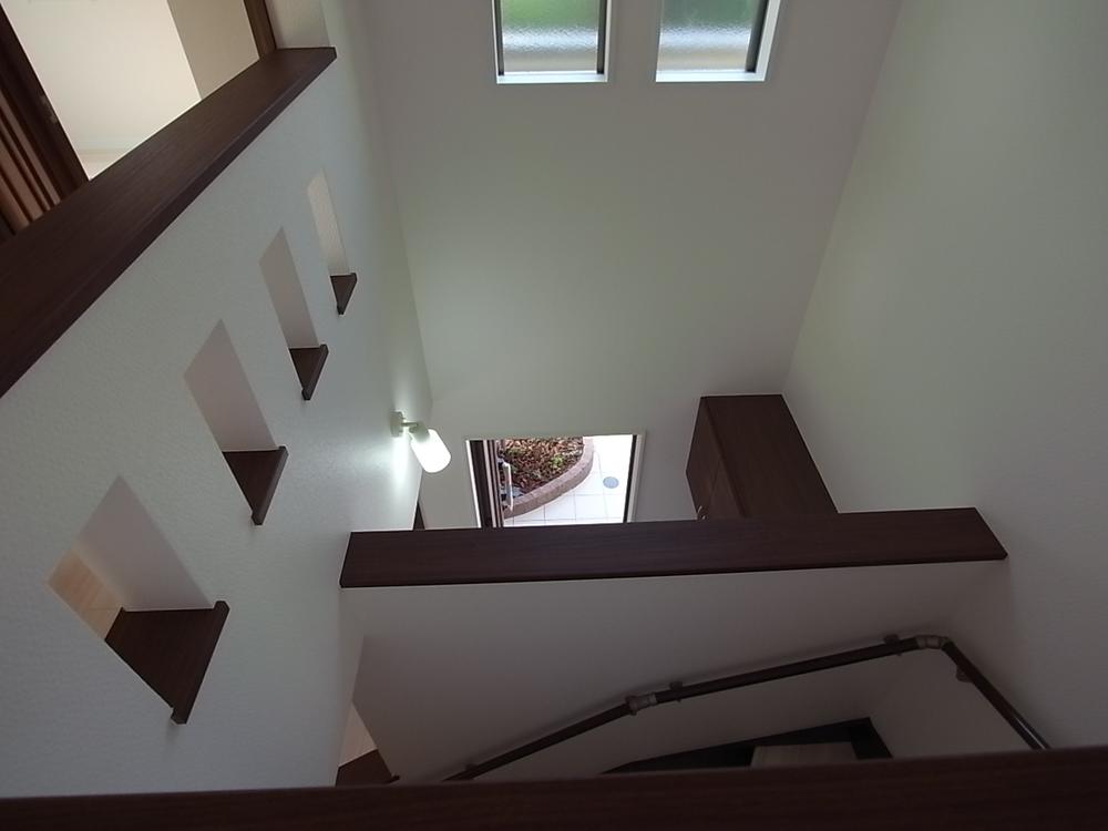 Entrance. Open-minded entrance with atrium. 