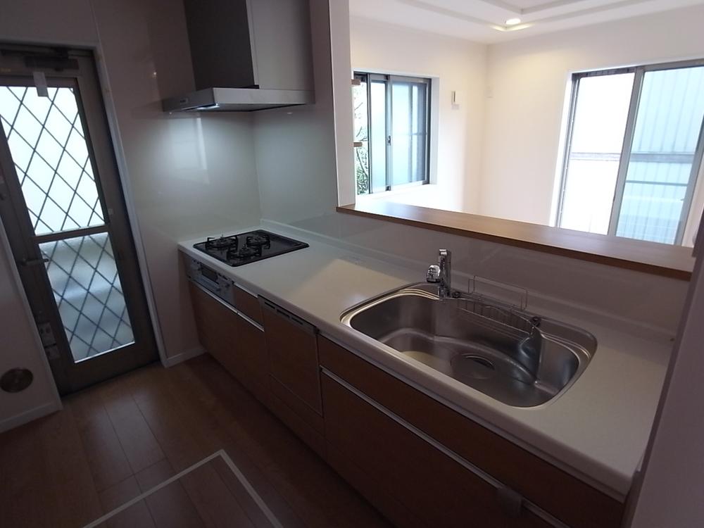 Kitchen. This is useful when there is a back door. B Building Kitchen (August 2013) Shooting