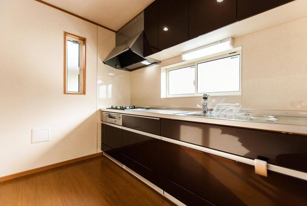 Kitchen. Excellent system kitchen in functionality