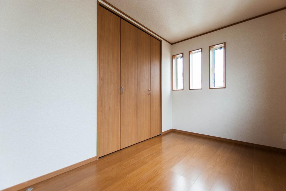 Non-living room. Design window is a nice living room