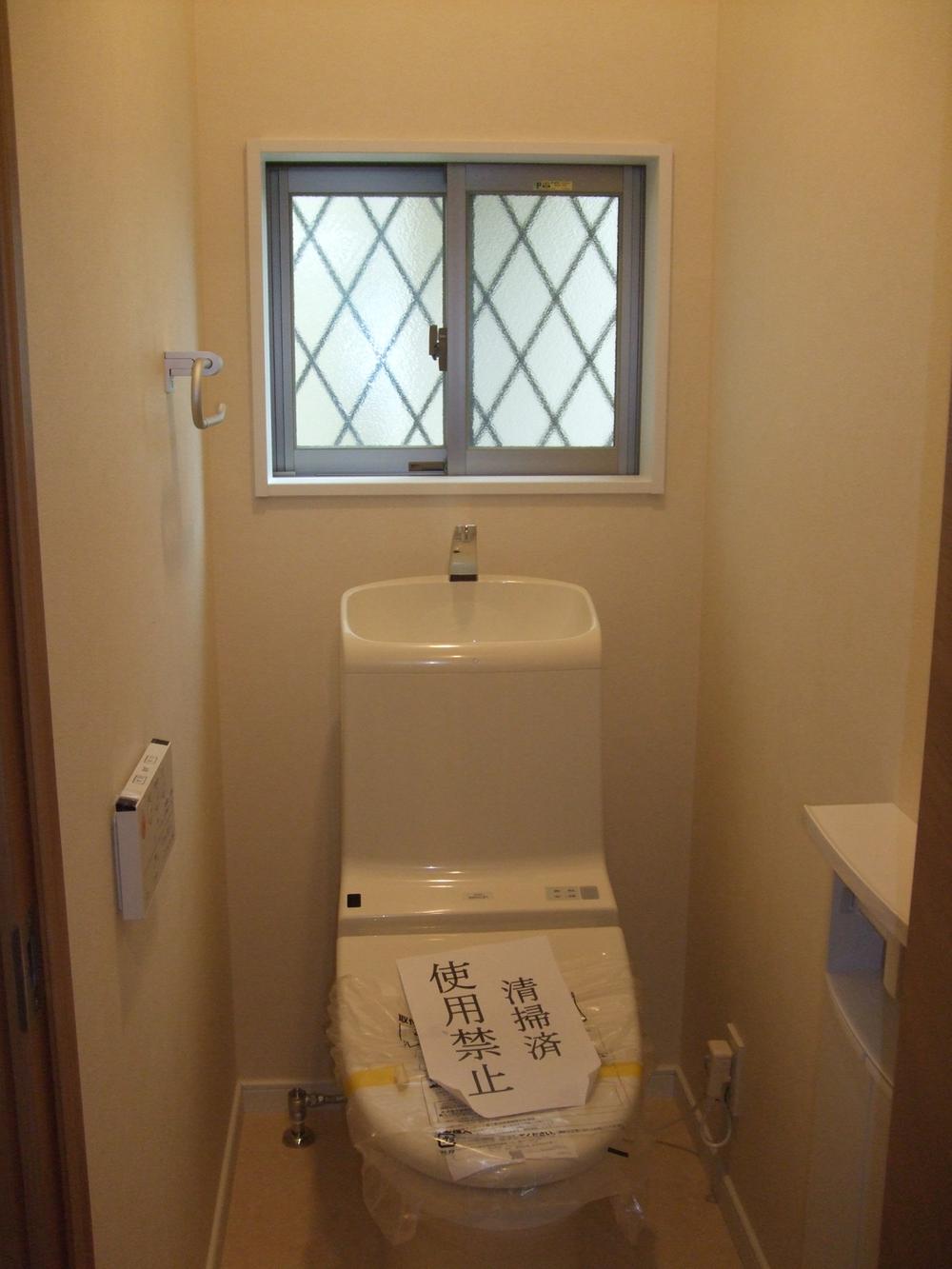 Toilet. Indoor (10 May 2013) Shooting