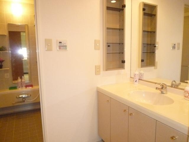 Wash basin, toilet