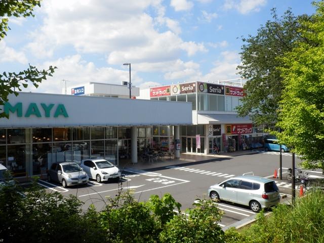 Supermarket. Hamaya Convenient shopping, such as hack drag