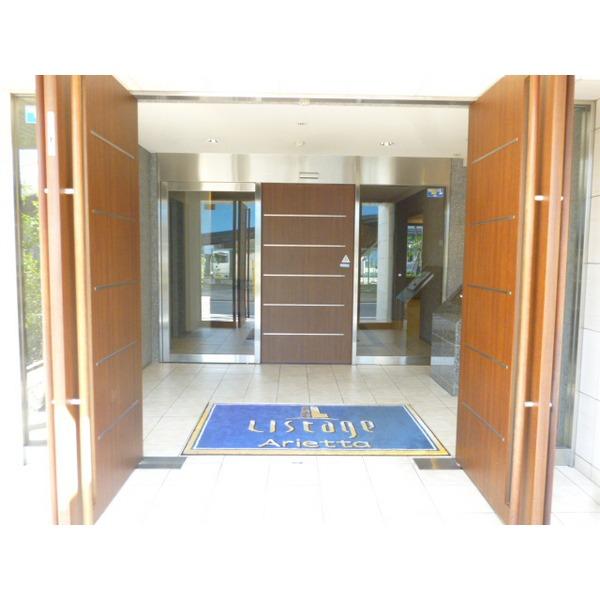 Entrance. Clean-managed apartment