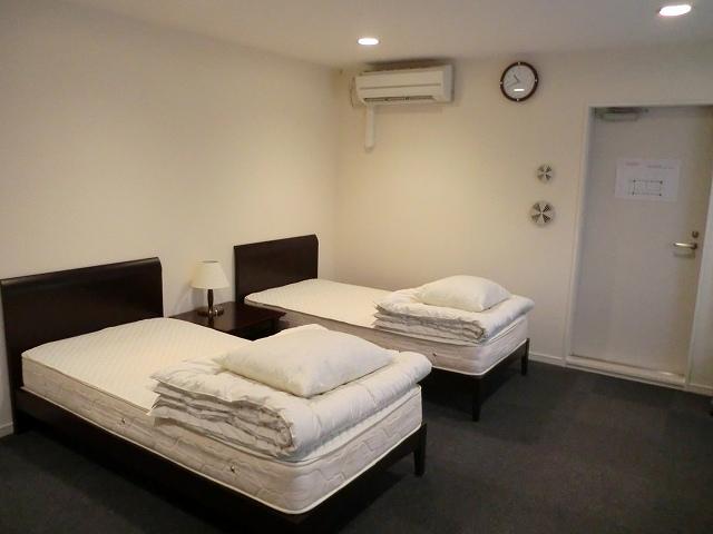 Other common areas. Bathroom equipped "guest room."