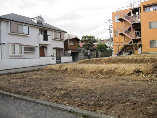 Local photos, including front road. Local (11 May 2013) Shooting