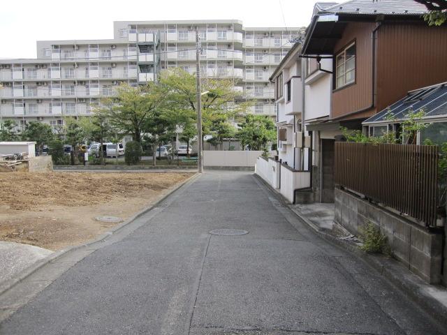 Local photos, including front road. Local (11 May 2013) Shooting