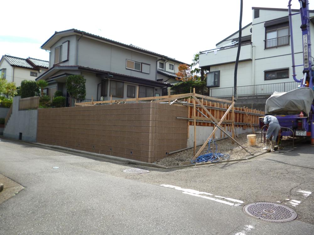 Local photos, including front road. Local (10 May 2013) Shooting