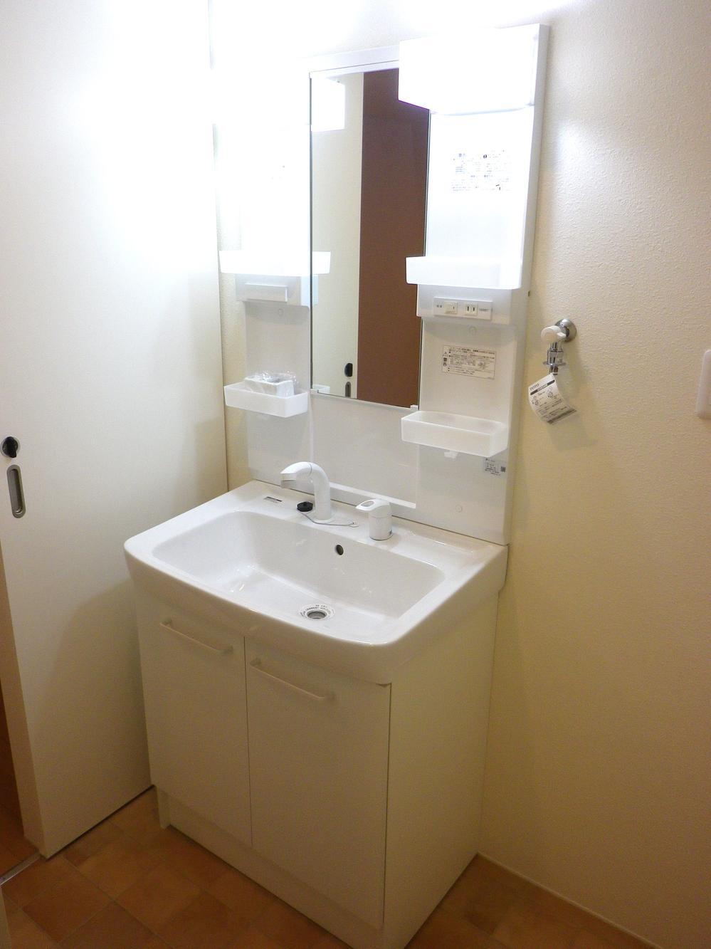 Wash basin, toilet. Indoor (June 2013) Shooting