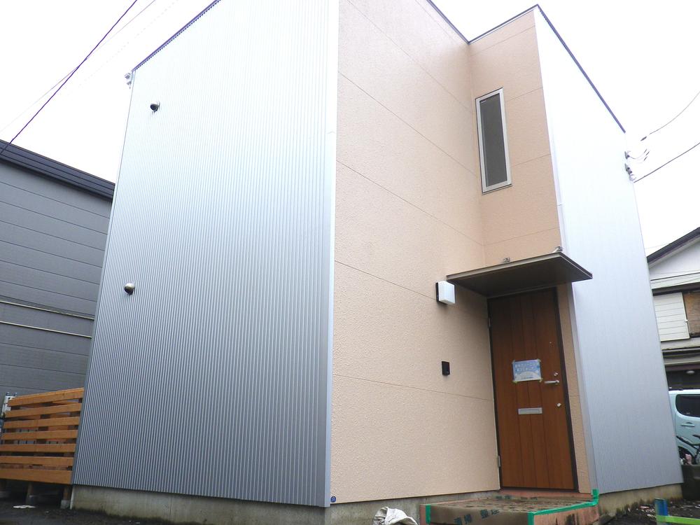 Local appearance photo. Indoor (February 2013) Shooting