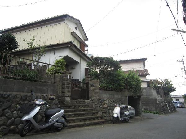 Local land photo. Underground garage Yes!