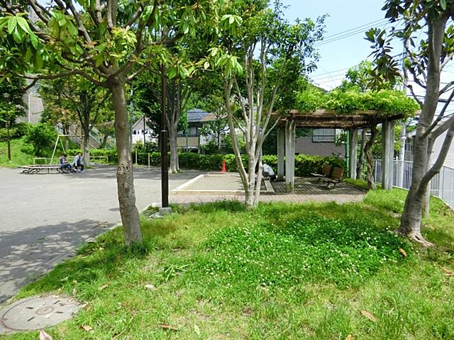 park. Ten is eight Roh District lush park with a 160m slide and swing to a second park. Crowded with day-to-day small children who.