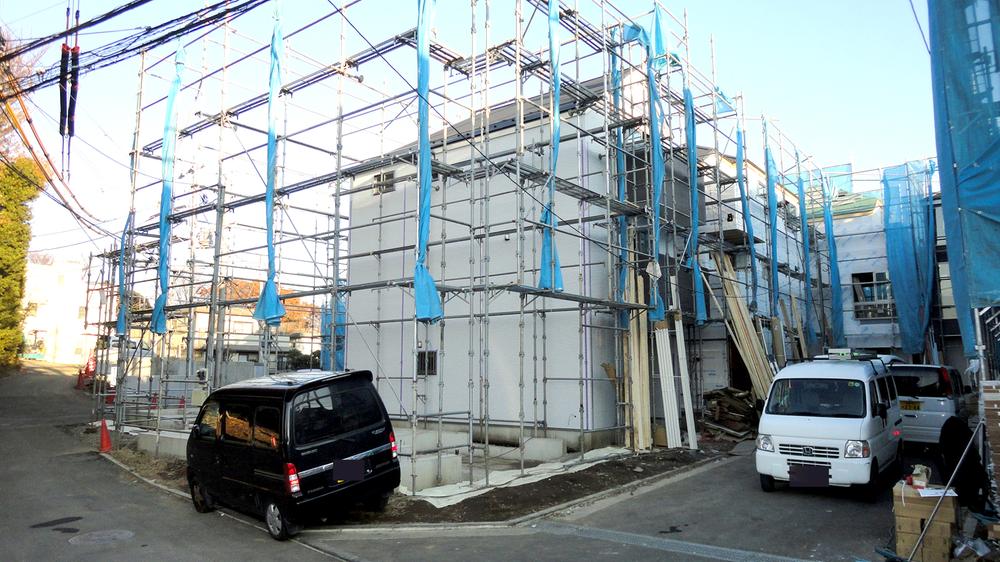 Local photos, including front road. Local (12 May 2013) Shooting 4 Building