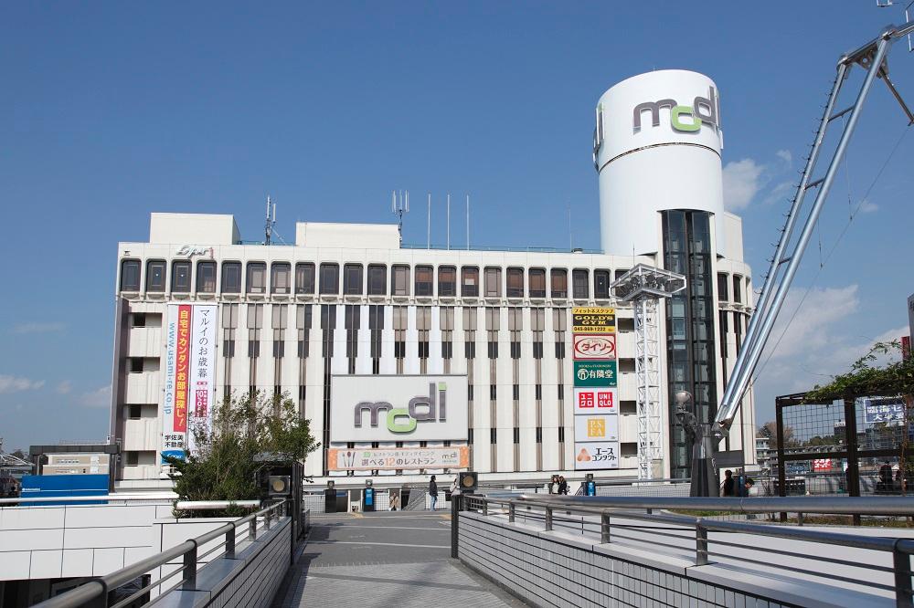 Shopping centre. Totsuka to Modi 1600m Since it may access from the station in the building where you can enjoy the shopping and culture, Very convenient for people to use the train, such as commute. You can also enjoy uniform shops to deal with the fashion of the epidemic.