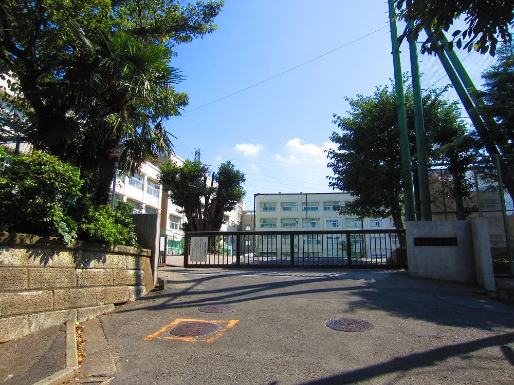 Junior high school. Totsuka 450m until junior high school