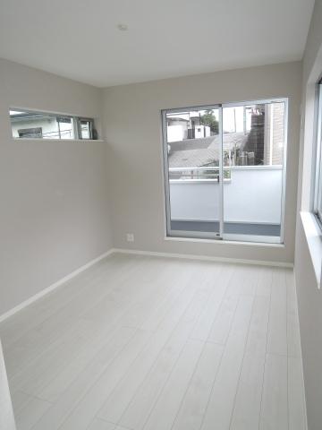 Non-living room. Western-style facing the balcony (second floor)