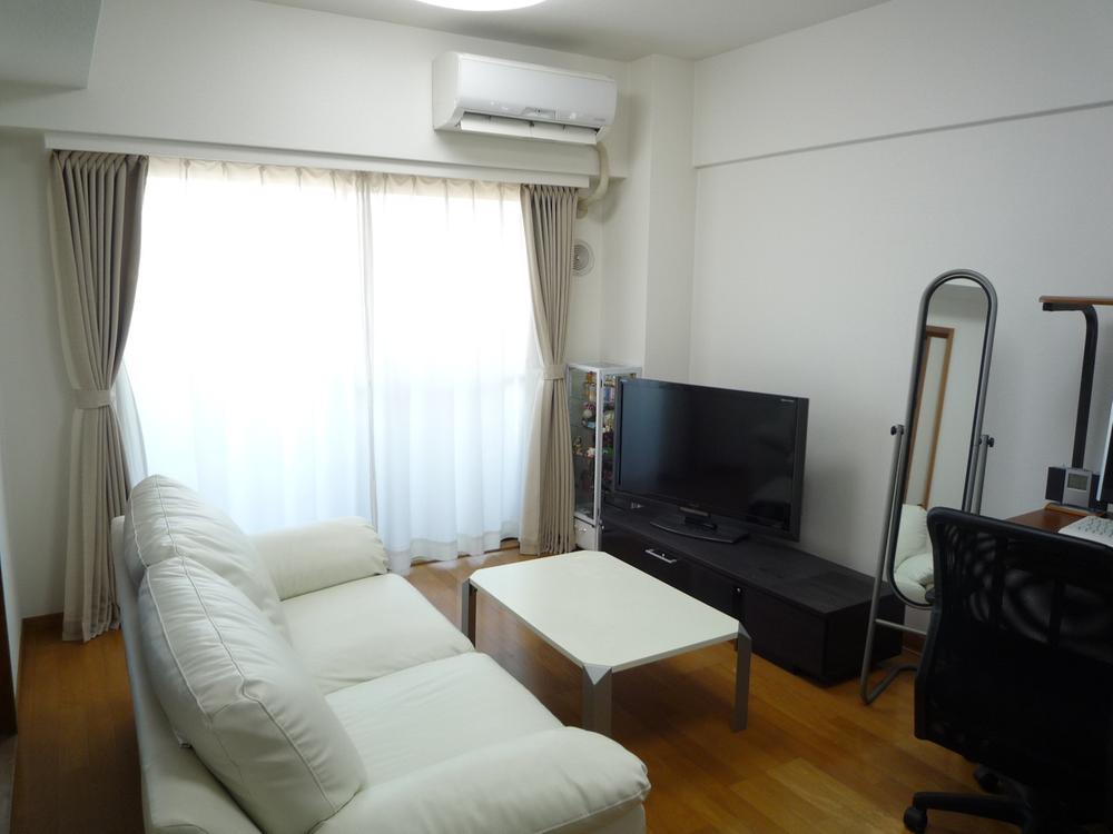Living. The room is very carefully your (2013 December shooting / furniture, Fixtures, etc. are not included in the sale price)