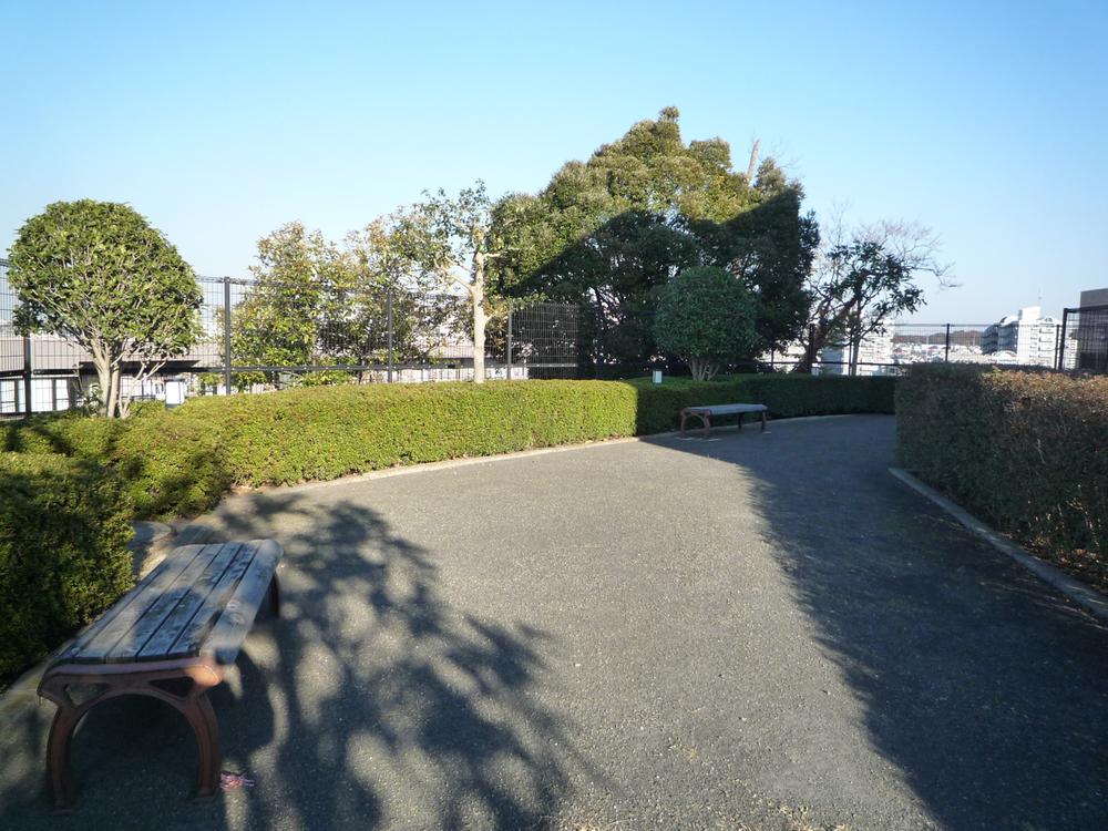 Other common areas. On-site Square (2013 December shooting)