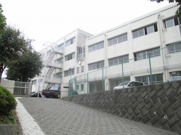 Junior high school. Totsuka 800m until junior high school