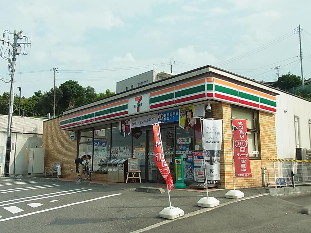Convenience store. 910m to Seven-Eleven