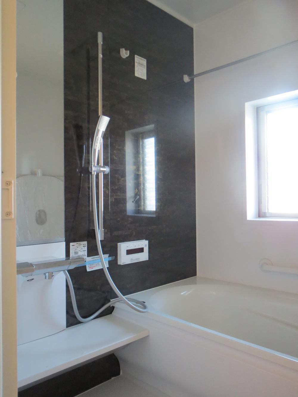 Bathroom. Easy to dry slip "hot Karari floor" Winter also does not Hiyatsu