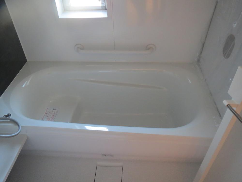 Bathroom. In thermos tub is difficult cold tub, Duration is also warmth made late at night