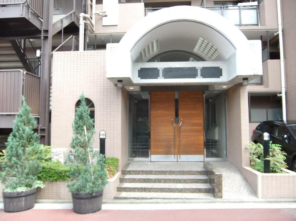 Entrance. Local (August 2013) Shooting