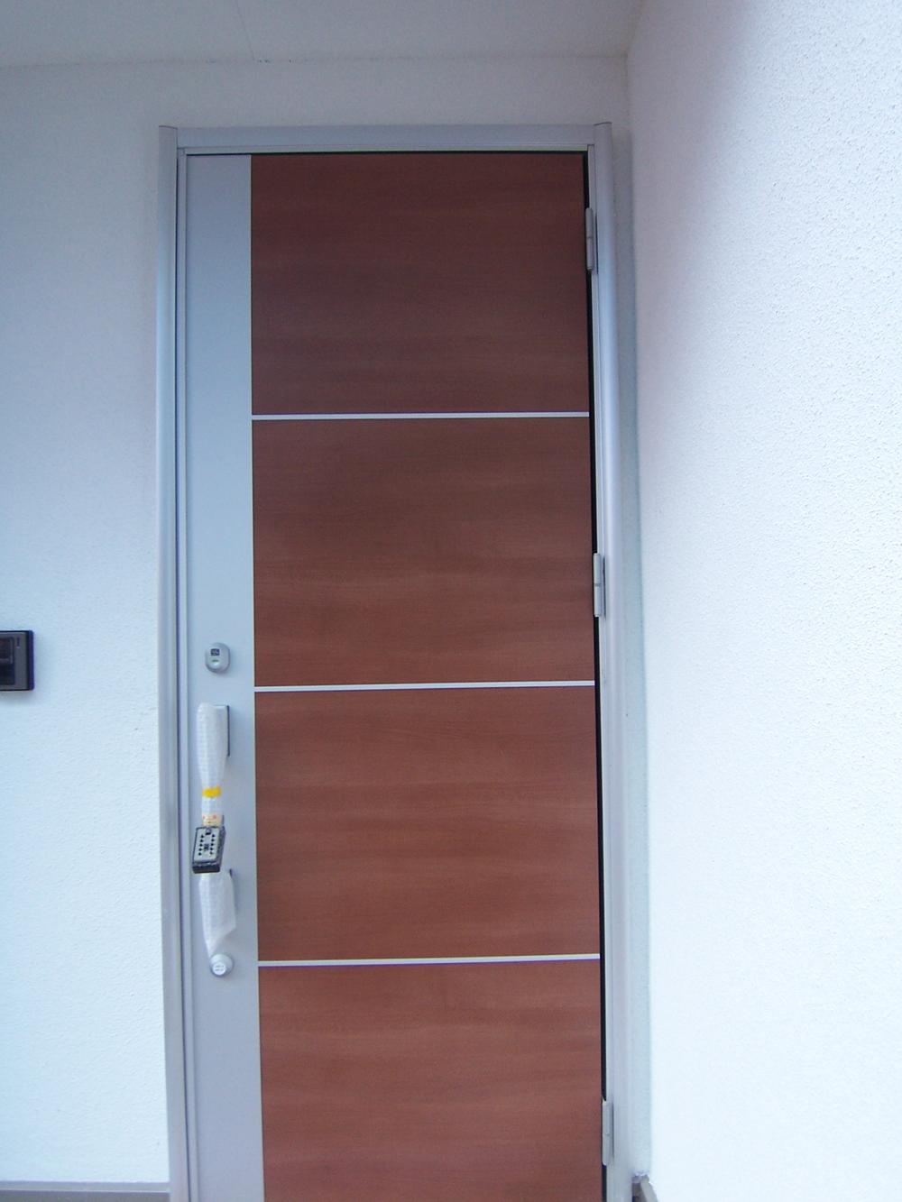 Entrance. Attire drifting entrance door of simple modern