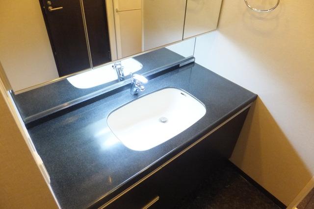 Wash basin, toilet