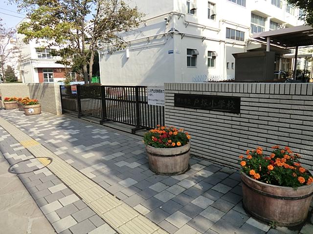 Primary school. Within walking distance of 1300m Totsuka elementary school to Yokohama Municipal Totsuka Elementary School.