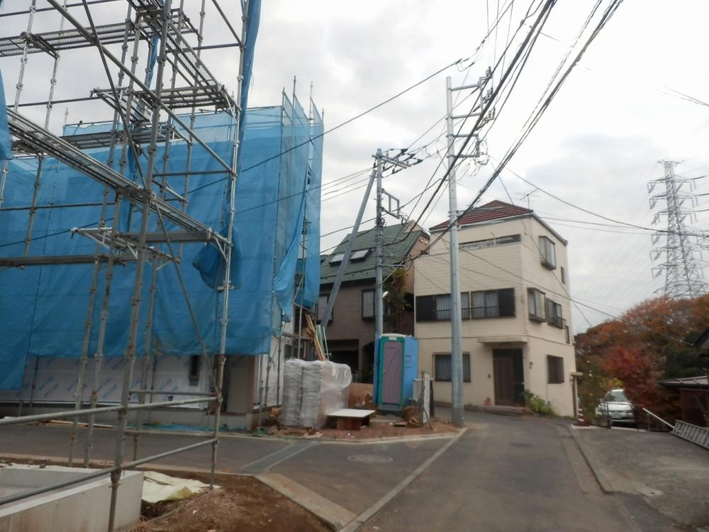 Local photos, including front road. Local (December 8, 2013) Shooting