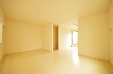 Living. Indoor (July 2013) Shooting, Living is an in-stairs.