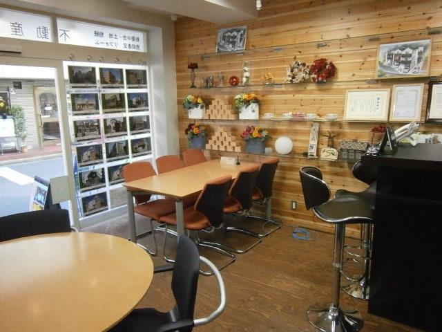 Present. Let's find the house with a cup of delicious coffee in a calm-store feel the warmth of the wood. There is also a Children's Playground. We Totsuka-ku, Yokohama-shi ・ We are allowed to introduce the real estate information specializes in Izumi-ku,. Staff who knows the local will be happy to find together the house of your ideal.