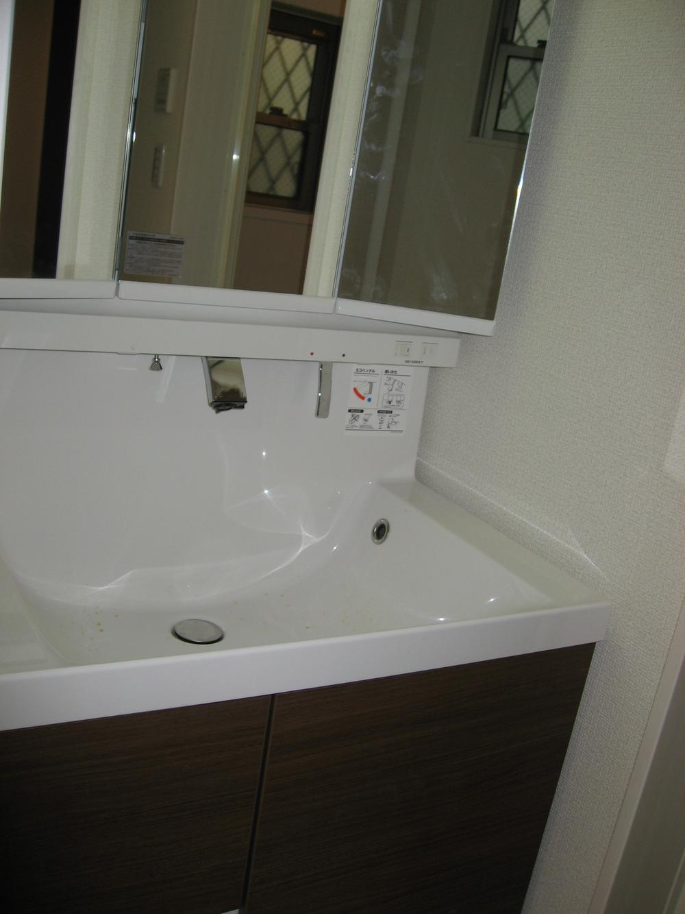 Wash basin, toilet. Local (June 2013) Shooting