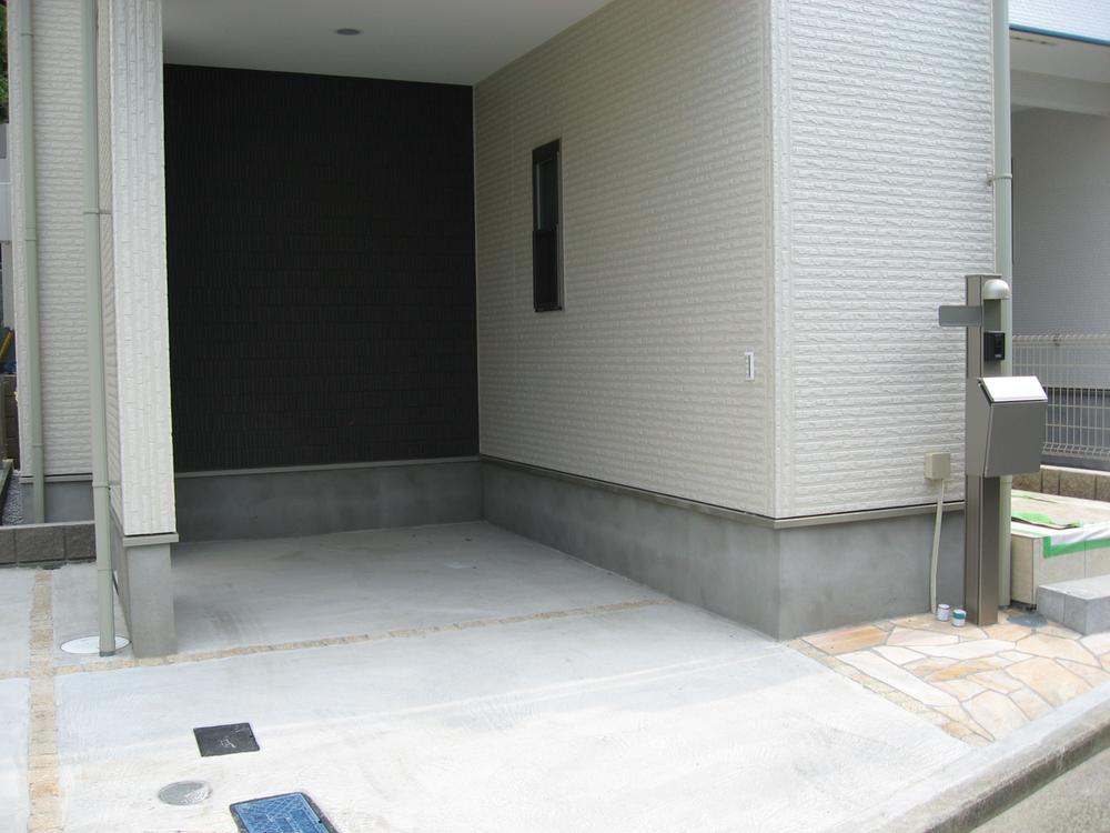 Parking lot. Local (07 May 2013) Shooting