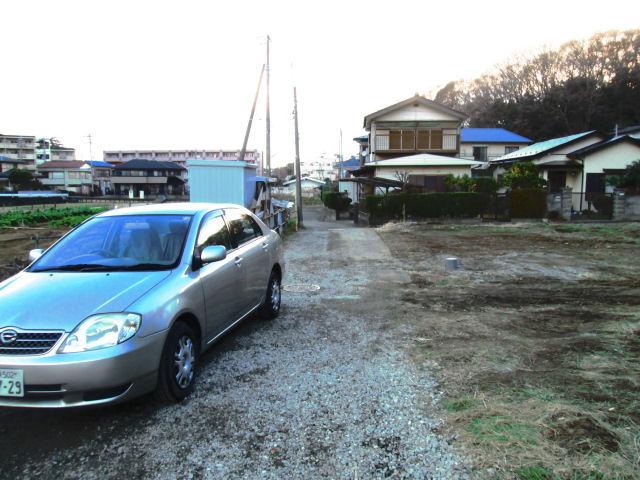 Local photos, including front road. Local (12 May 2013) Shooting